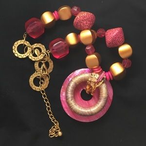 ⬇️ $20 Chunky pink and gold necklace